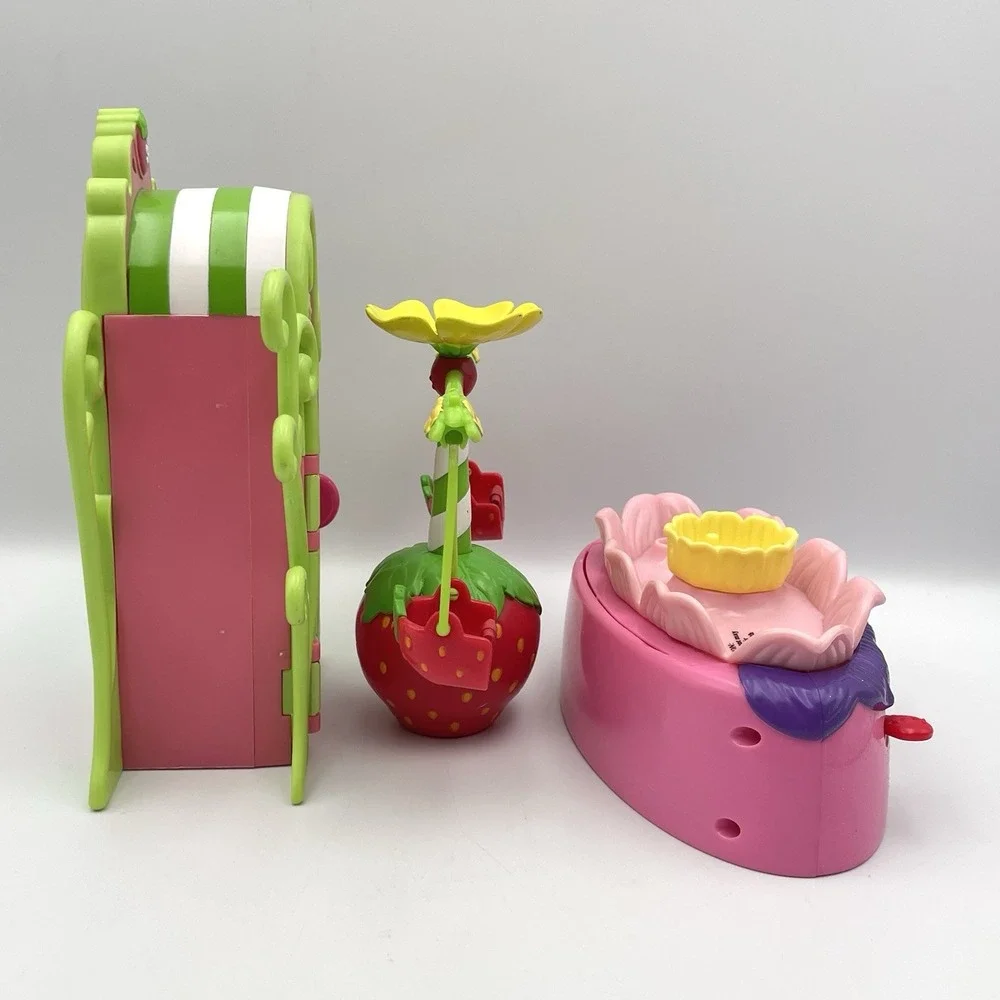 Strawberry Shortcake Hasbro Berry Bitty City Furniture Playset Lot 2009 2010